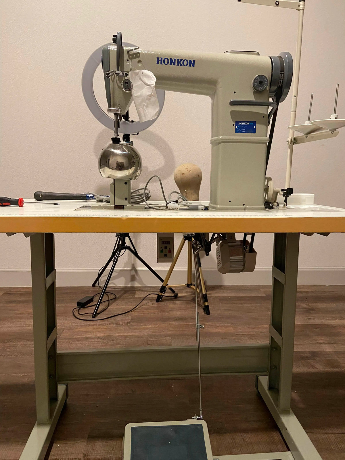Professional Wig Making Machine Industrial Post Bed Hair Weft Sewing Machine Heavy Duty for Hair Stylist Salon Bundles